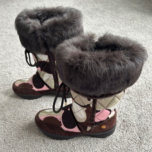 Coach Sasha Quilted Signature C Fur Trimmed Winter Boots Size 8.5 - Picture 2 of 6